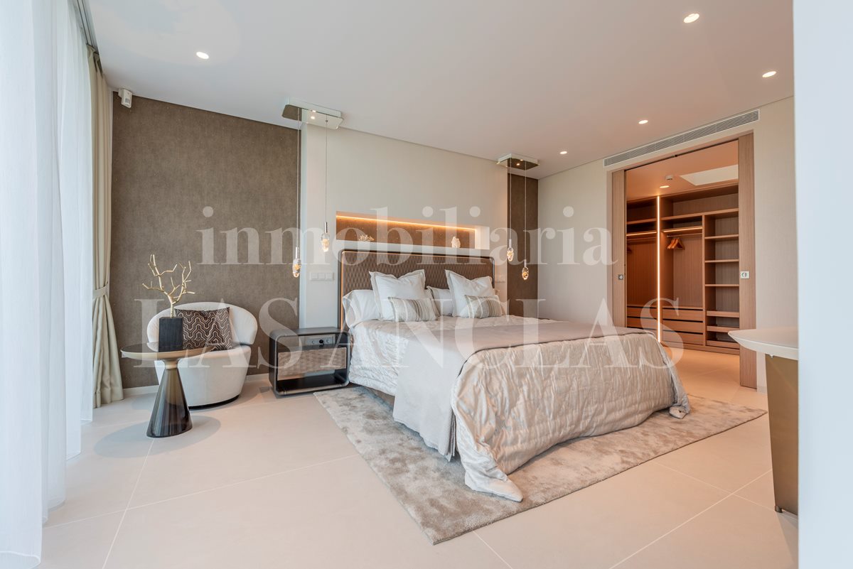 Ibiza nahe Golfplatz - Luxusvilla im minimalistischen Design mit Aufzug und Gästewohnung im Verkauf