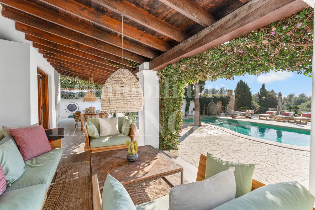 Ibiza Jesús - Elegant, renovated villa with paddle tennis court and views of the old town in vendita