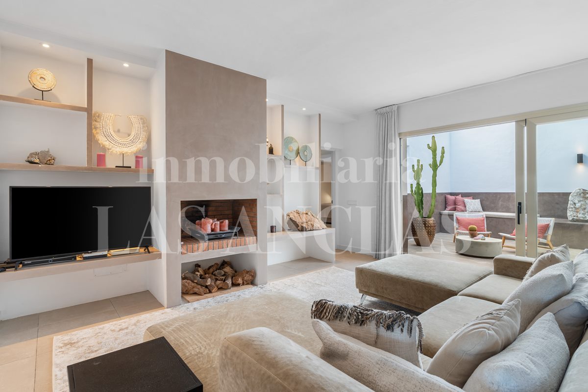 Ibiza Jesús - Elegant, renovated villa with paddle tennis court and views of the old town in vendita