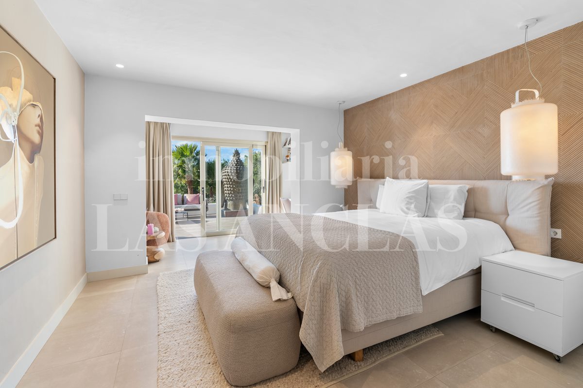 Ibiza Jesús - Elegant, renovated villa with paddle tennis court and views of the old town in vendita