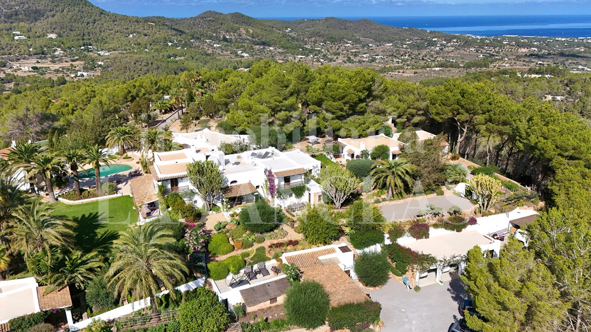 Ibiza San José - Unique, stunningly beautiful luxury finca estate with 2 pools and sea views à vendre