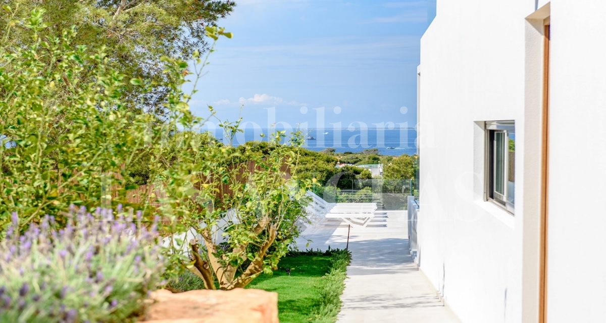 Ibiza Talamanca - Spacious, modern villa with lift and panoramic views to the sea for sale