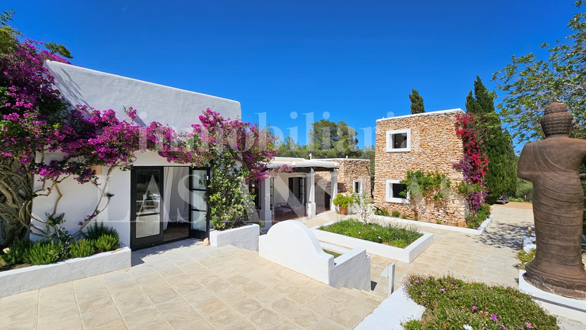 Ibiza Santa Eulalia - Licencia turística! Señorial casa payesa con anexo de invitados en idílica ubicación en venta