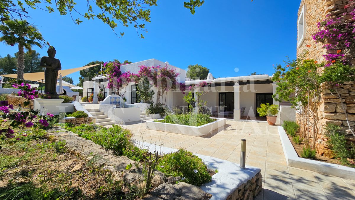 Ibiza Santa Eulalia - Licencia turística! Señorial casa payesa con anexo de invitados en idílica ubicación en venta