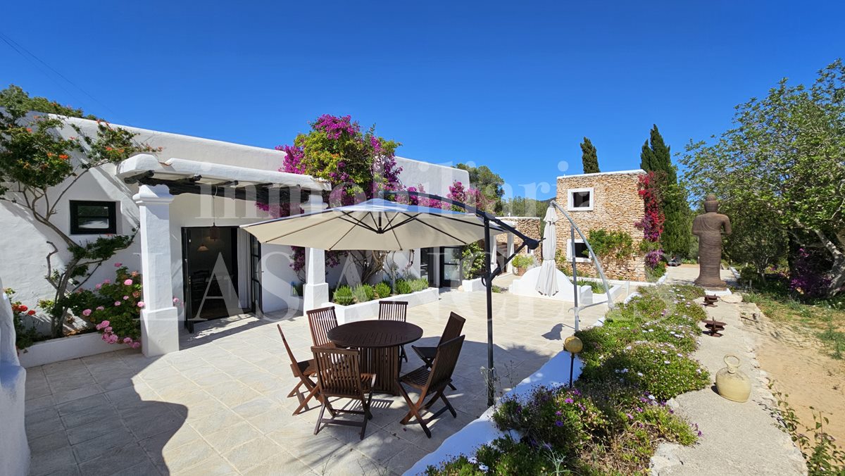 Ibiza Santa Eulalia - ¡Tourist license! Stately finca with guest annexe in idyllic location for sale