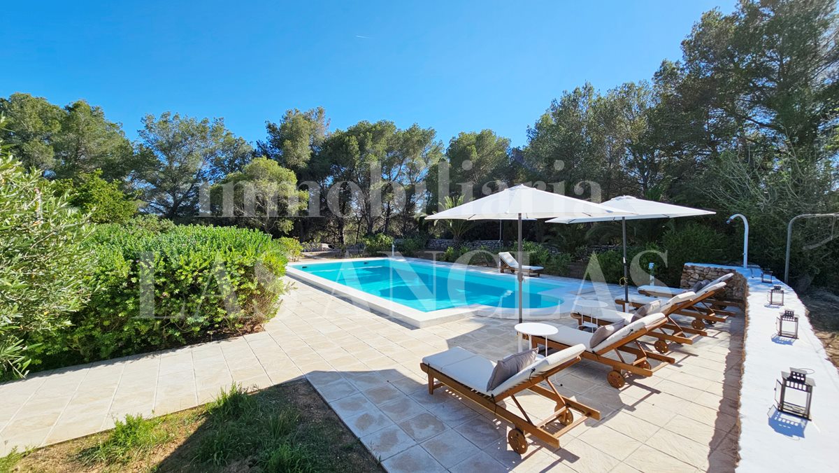Ibiza Santa Eulalia - ¡Tourist license! Stately finca with guest annexe in idyllic location for sale