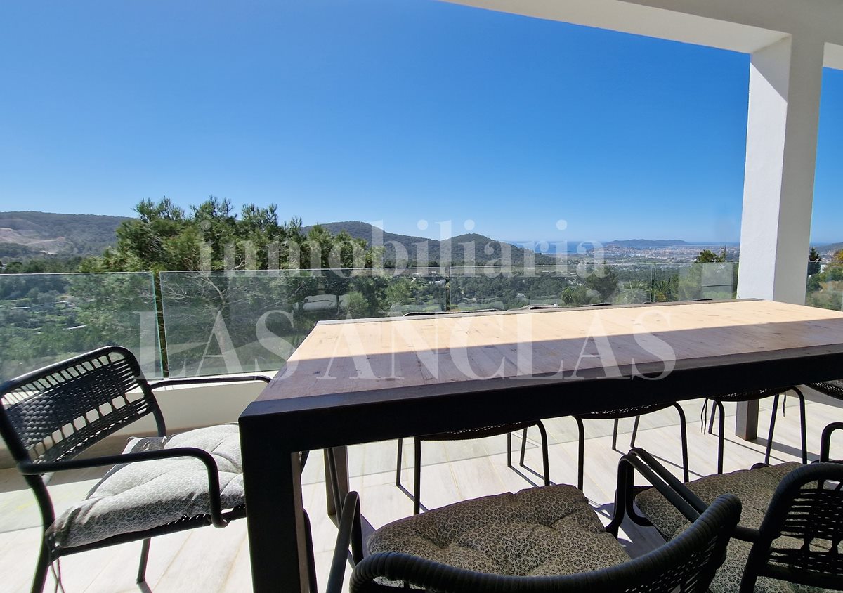 Ibiza Jesús - Villa in secure area with views of the sea, harbour and old town for sale