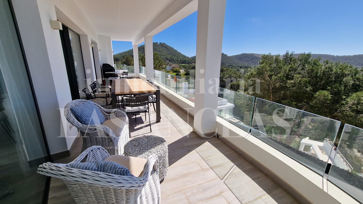 Ibiza Jesús - Villa in secure area with views of the sea, harbour and old town for sale