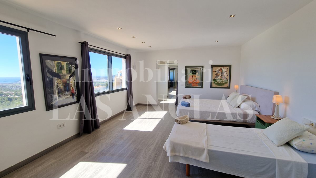 Ibiza Jesús - Moderna villa con ascensor y magníficas vistas al mar hasta Dalt Vila en venta