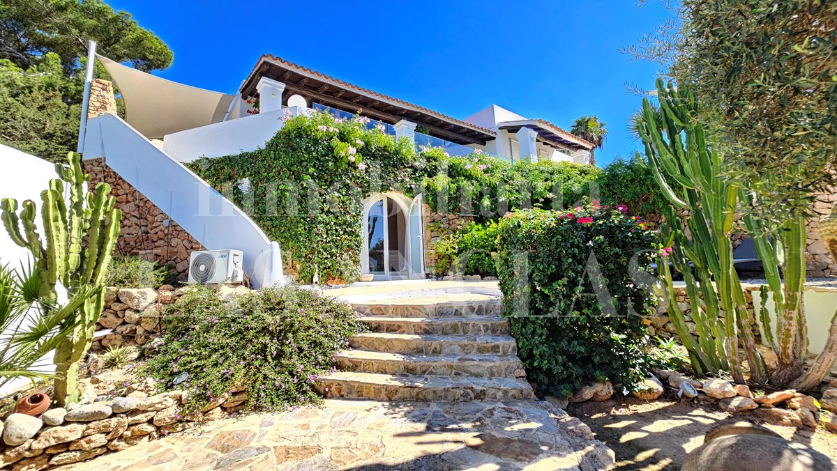 Ibiza Jesús - Licencia turística! Encantadora villa estilo finca con preciosas vistas al mar y Dalt Vila en venta