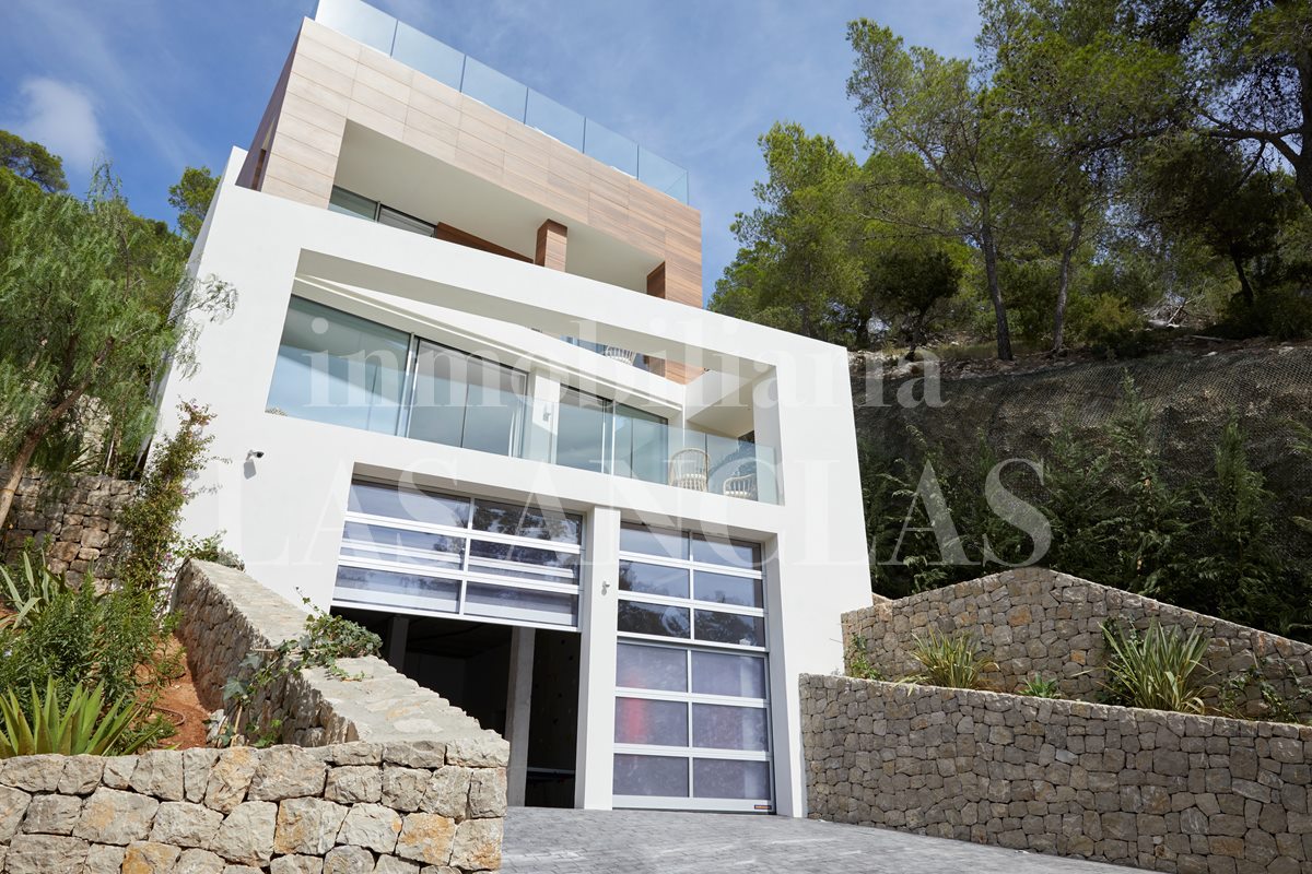 Ibiza costa este - Villa de arquitectura moderna con muchos extras en venta