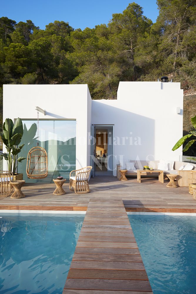 villa de lujo en costa este Ibiza en venta