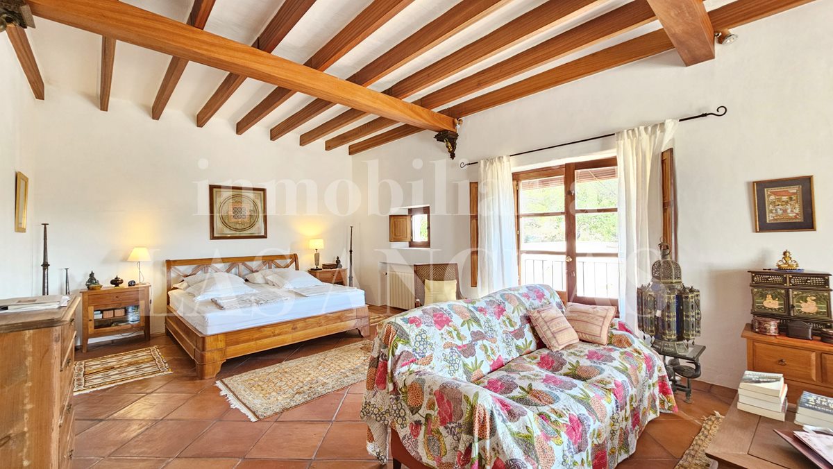 Ibiza Jesús - Idyllic renovated Ibizan finca in a peaceful location with open countryside views in vendita