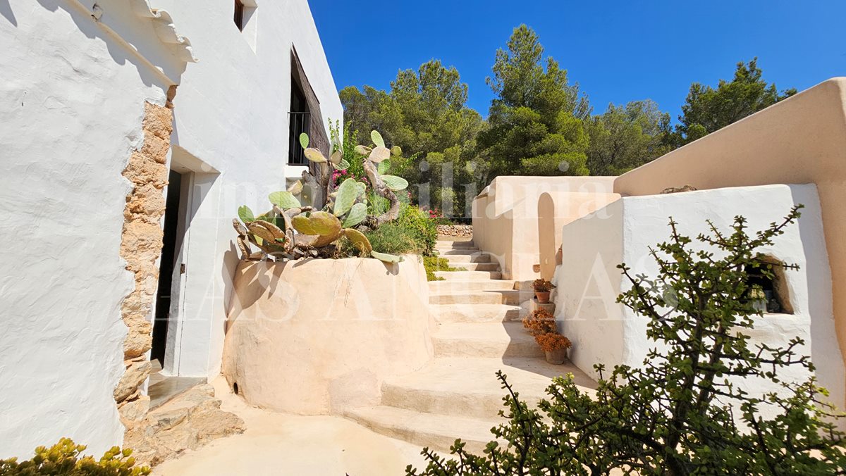 Ibiza Jesús - Charmante, kernsanierte Finca mit mehreren Nebengebäuden für Gäste in idyllischer Lage im Verkauf