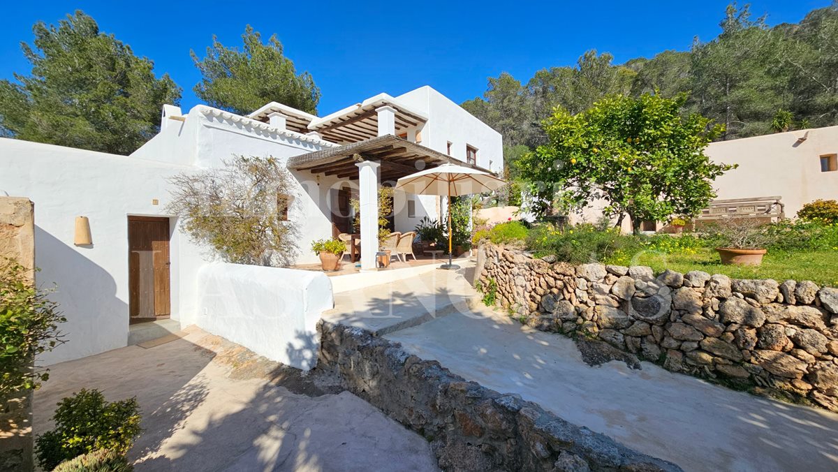 Ibiza Jesús - Charming renovated finca in an idyllic location in vendita