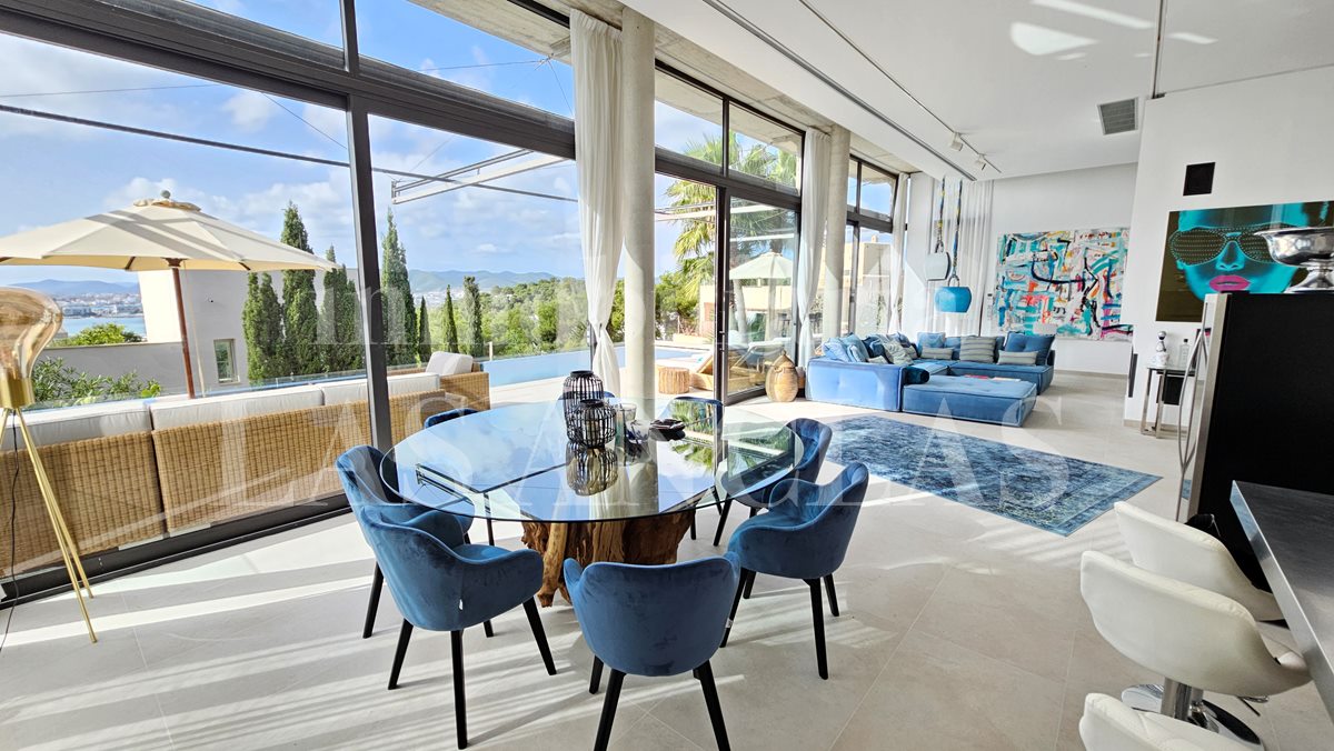 Ibiza Talamanca - Villa de diseño con ascensor, piscina de 15m y vistas al mar y Dalt Vila en venta