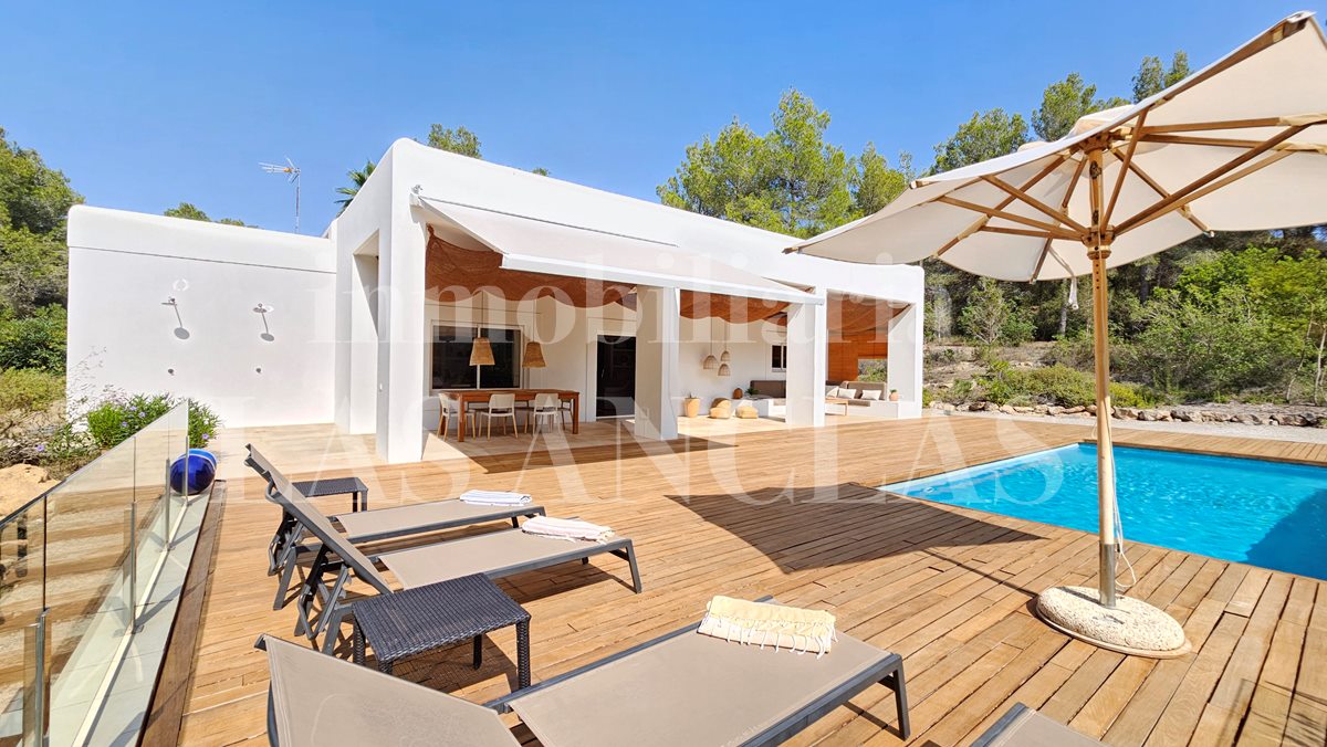 Ibiza Jesús - Villa contemporanea de una sola planta con piso de invitados y licencia turística en venta