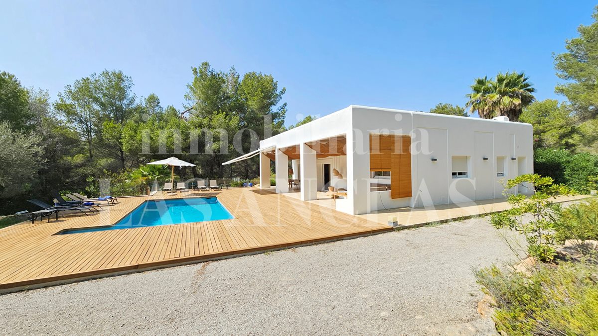 Ibiza Jesús - Sunlit one-storey villa with tourist rental license for sale
