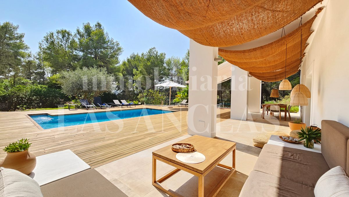 Ibiza Jesús - Contemporary single storey villa with guest flat and tourist rental license for sale