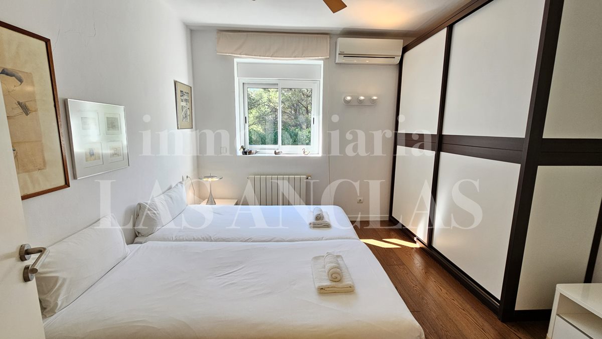 Ibiza Jesús - Villa contemporanea de una sola planta con piso de invitados y licencia turística en venta