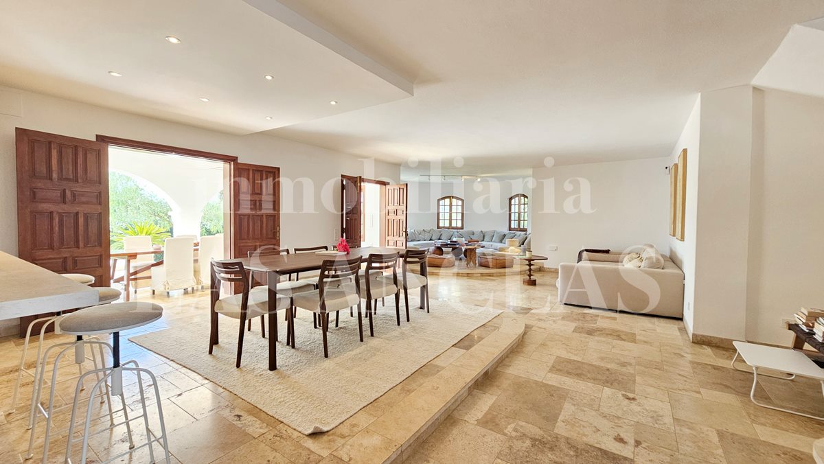 Ibiza Santa Eulalia - Tourist license! Beautiful renovated coutryvilla with charming outdoor areas and views for sale