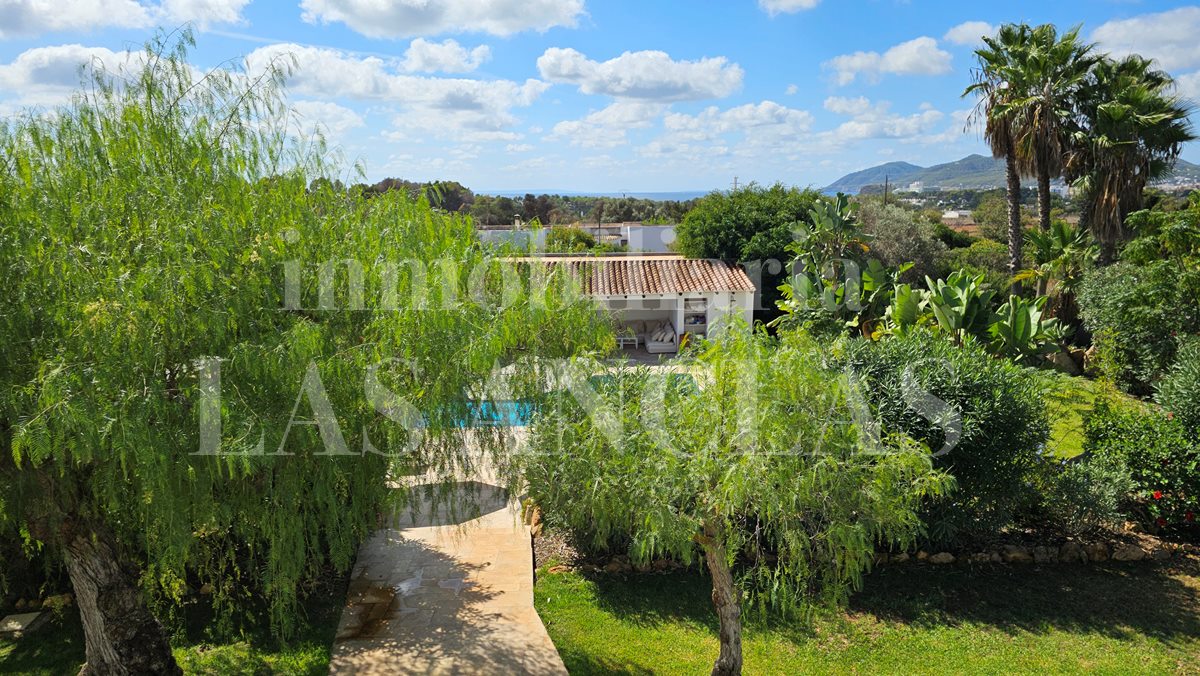Ibiza Santa Eulalia - Tourist license! Beautiful renovated coutryvilla with charming outdoor areas and views for sale