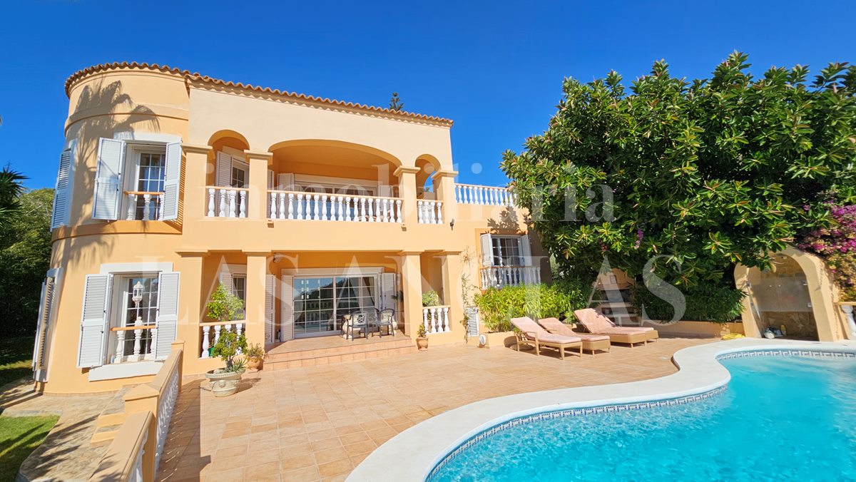 Ibiza Talamanca - Villa de estilo mediterráneo en zona premium con soleadas terrazas y vistas al mar en venta