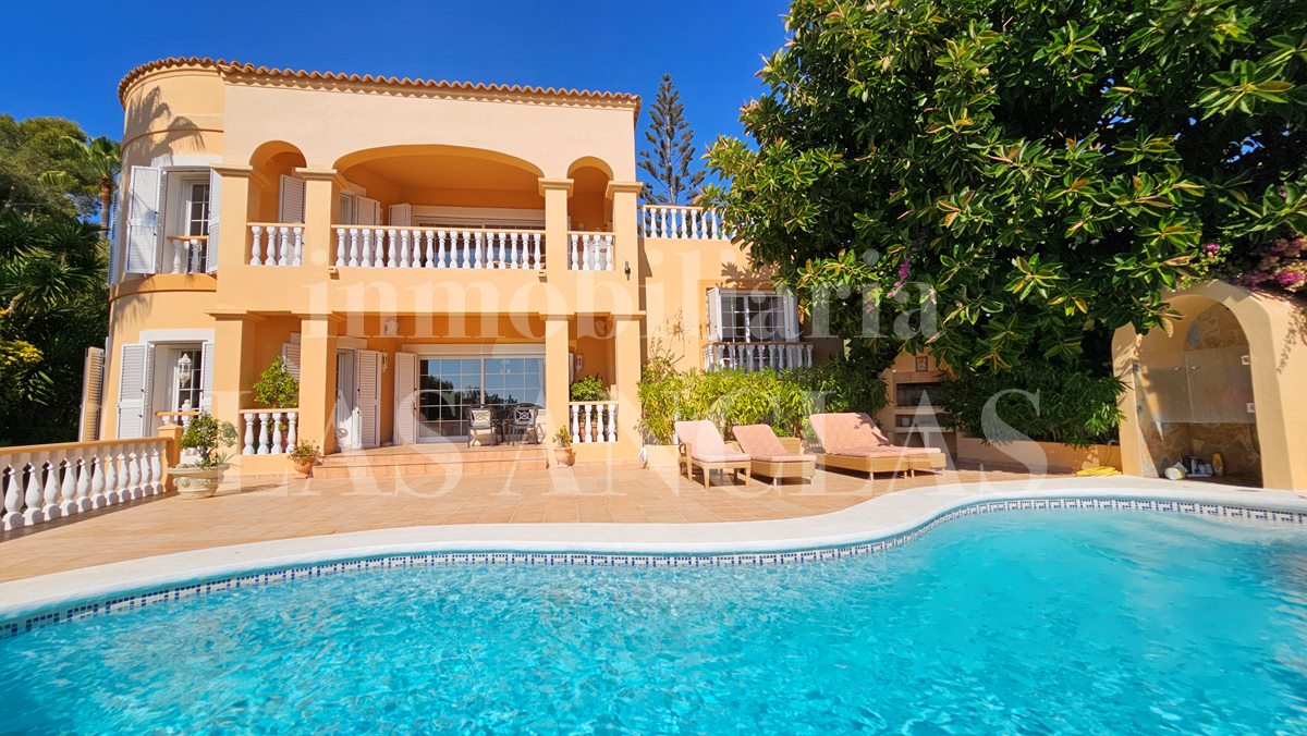 Ibiza Talamanca - Helle Villa im klassischen Stil in exklusiver Wohnlage mit Meerblick im Verkauf