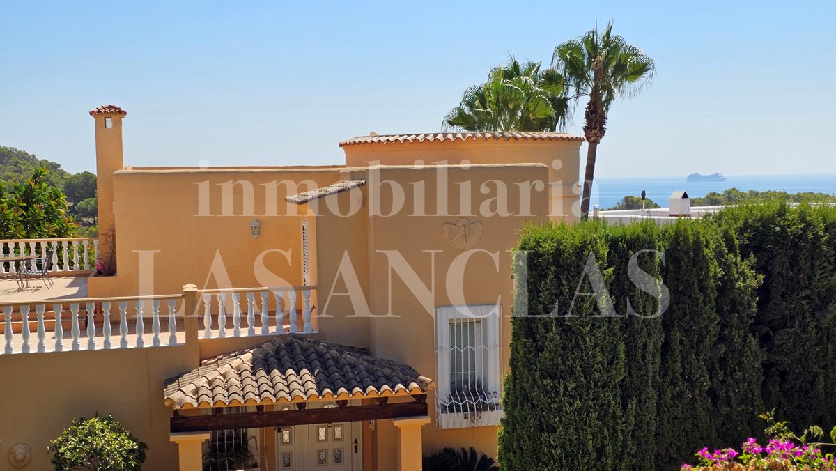 Ibiza Talamanca - Villa de estilo mediterráneo en zona premium con soleadas terrazas y vistas al mar en venta