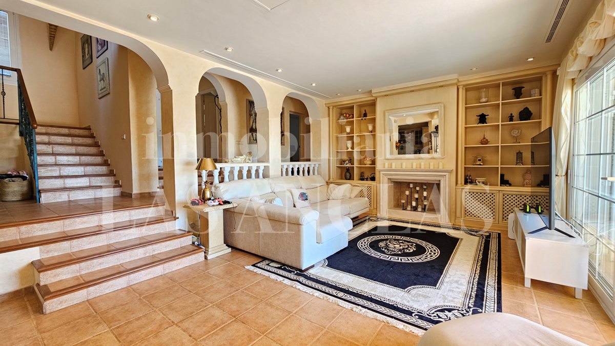 Ibiza Talamanca - Villa de estilo mediterráneo en zona premium con soleadas terrazas y vistas al mar en venta