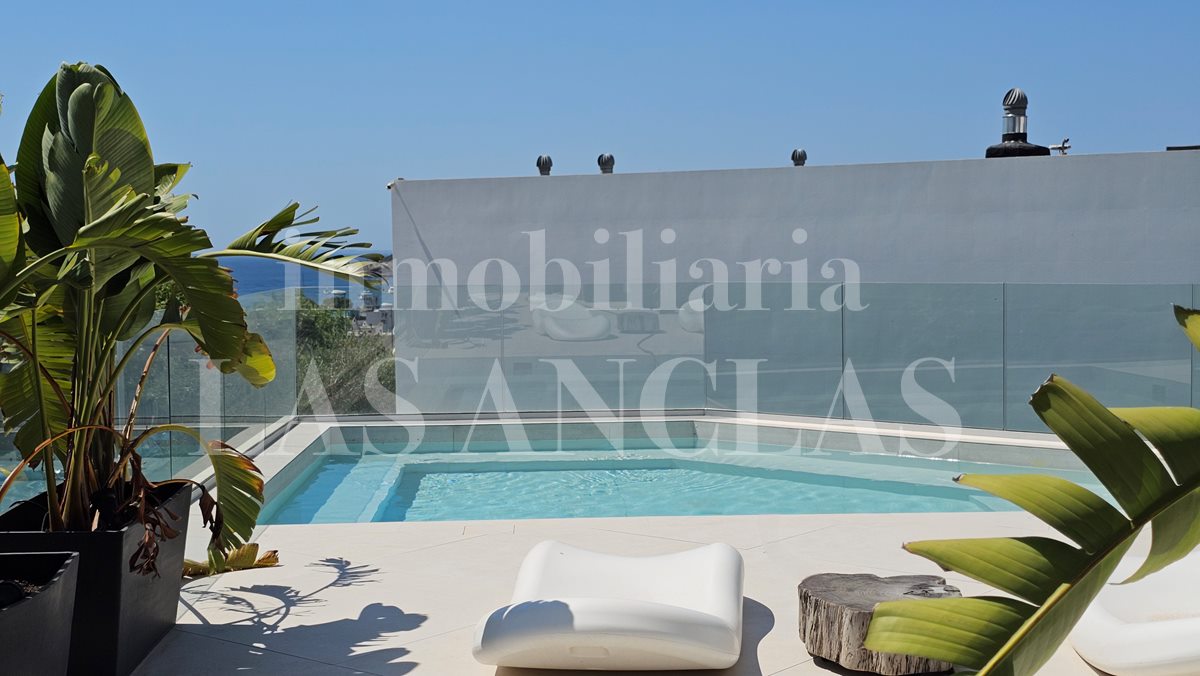 Ibiza Talamanca - Turn-key villa with 2 swimming pools in a residential area close to the beach for sale