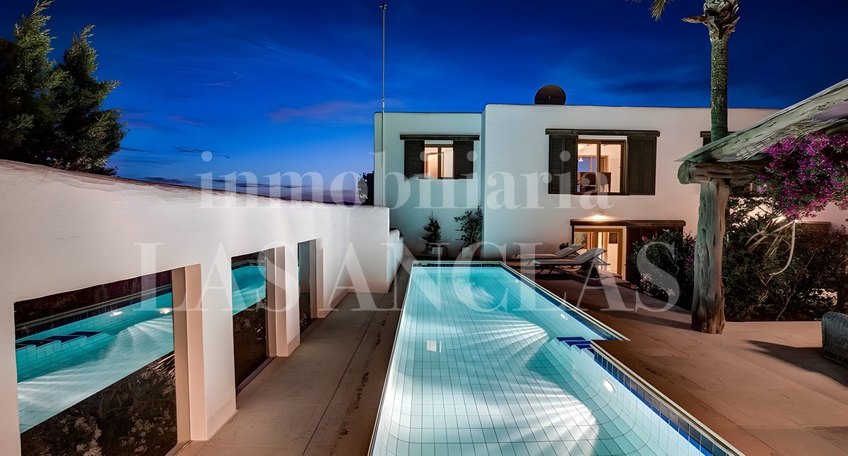Ibiza San Carlos - Special! Mansion with tourist licence situated on a peninsula for sale