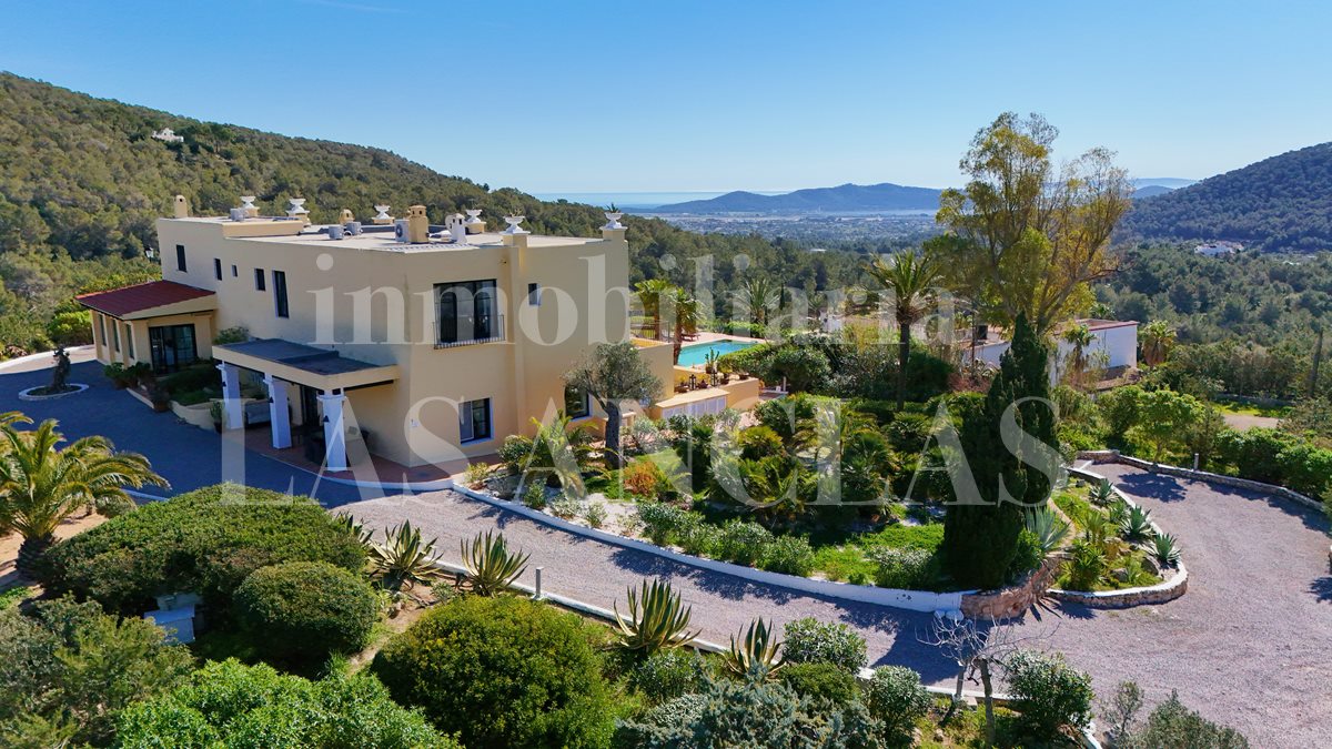Ibiza San José - Einzigartiger Rückzugsort! Wunderschöne Finca von 3 Einheiten mit tollem Garten und Panoramablick im Verkauf