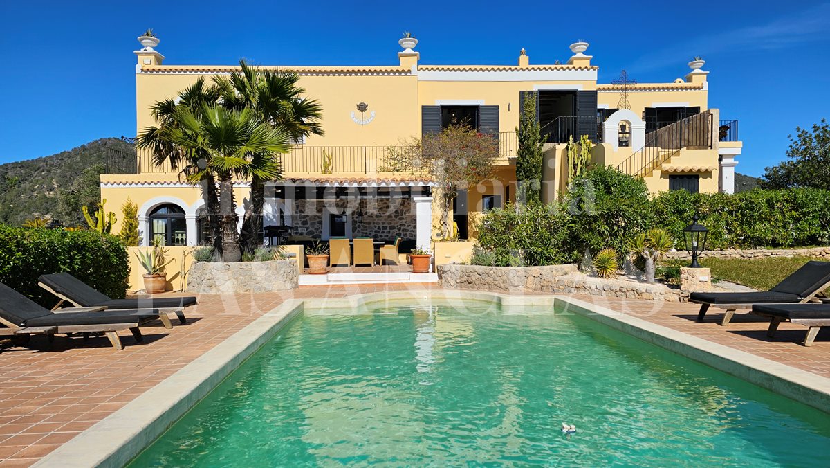 Ibiza San José - Einzigartiges, wunderschön gelegenes Landhaus mit 3 Wohneinheiten und Panoramablick im Verkauf