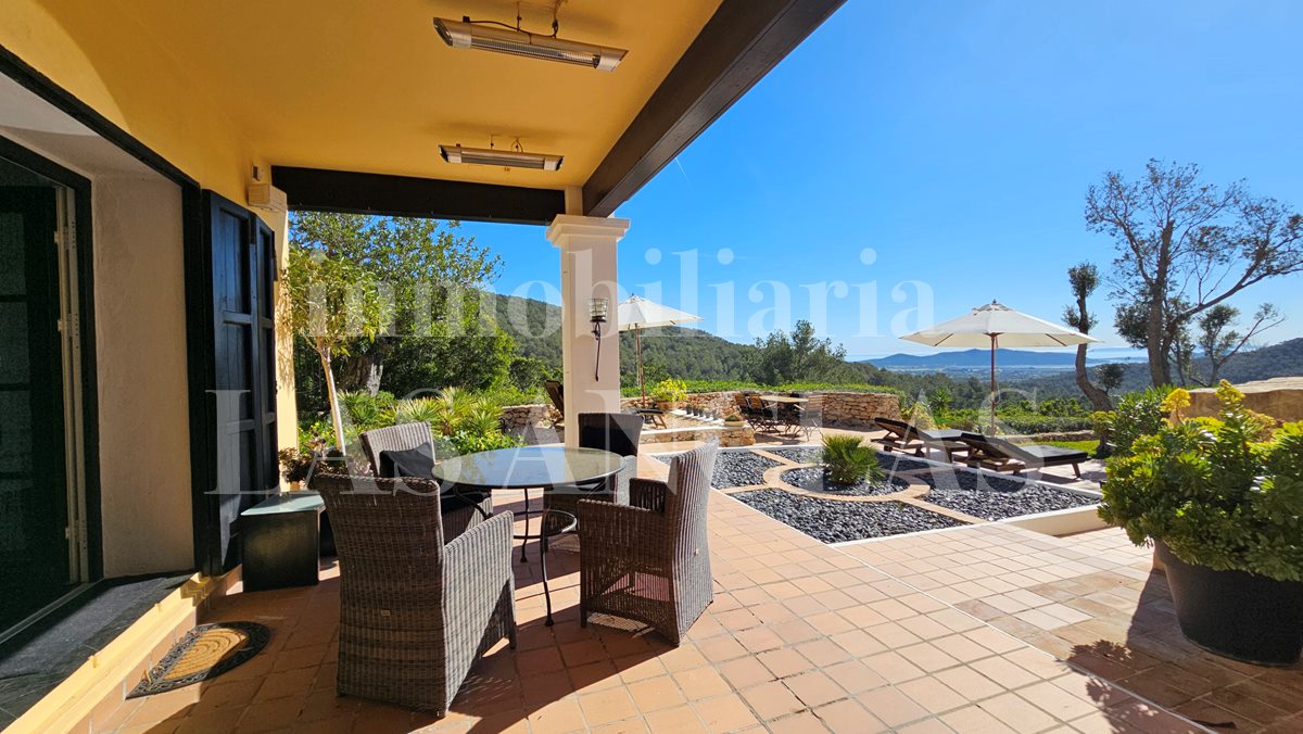 Ibiza San José - Einzigartiges, wunderschön gelegenes Landhaus mit 3 Wohneinheiten und Panoramablick im Verkauf