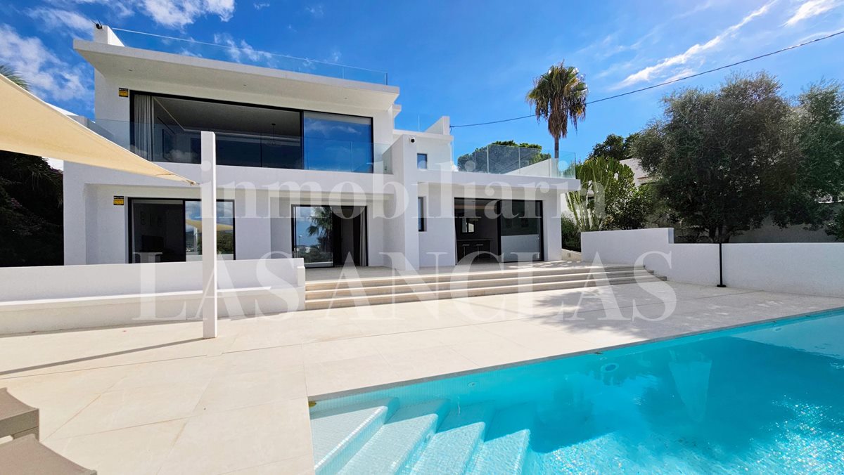 Ibiza Talamanca - Contemporary new-build villa full of elegance with views to Dalt Vila in vendita