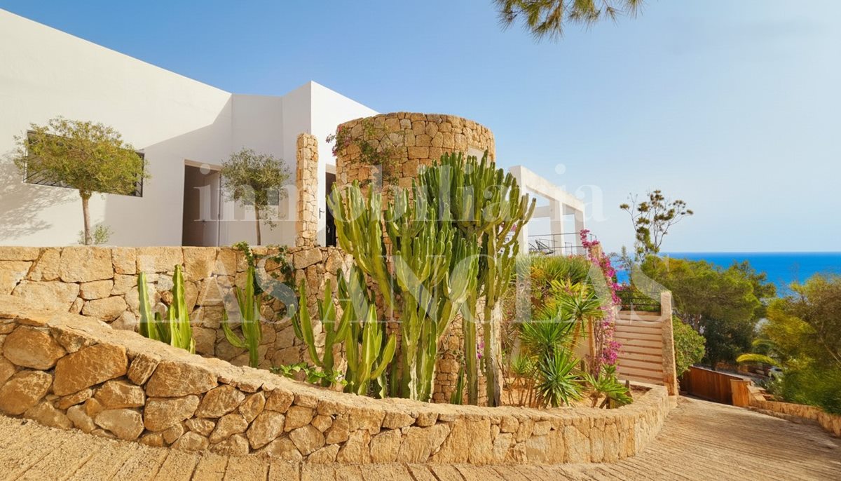 Ibiza Santa Eulalia - Villa im mediterranen Stil mit Erweiterungsprojekt und 180º-Panoramablick im Verkauf