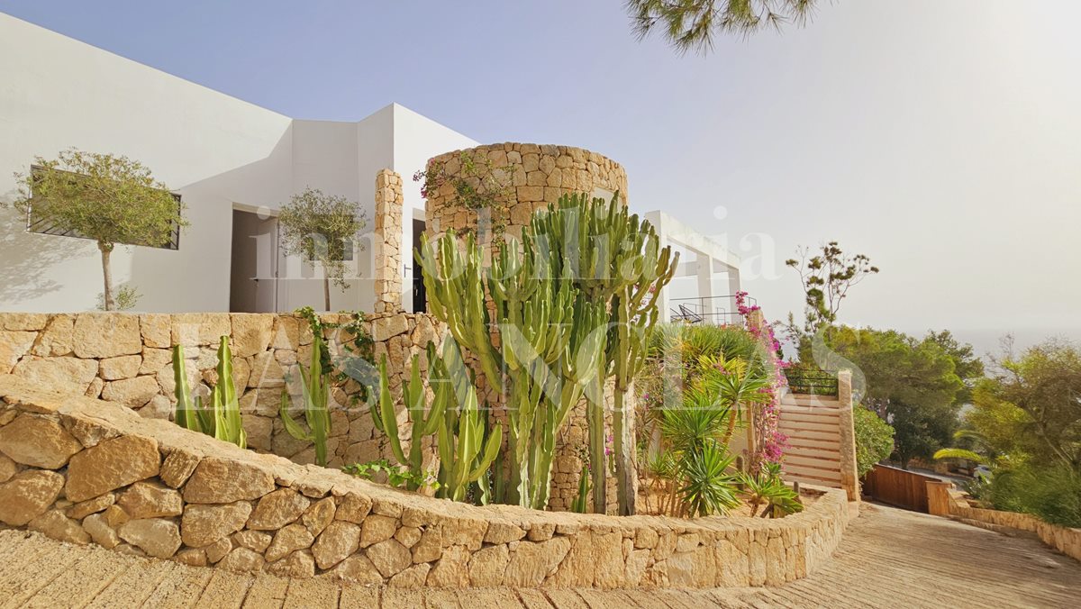 Ibiza near golf course - Outstanding villa with licence for extension and privileged panoramic sea views for sale