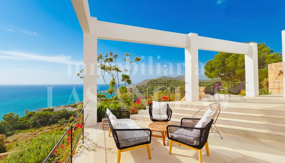 Ibiza Santa Eulalia - Villa im mediterranen Stil mit Erweiterungsprojekt und 180º-Panoramablick im Verkauf