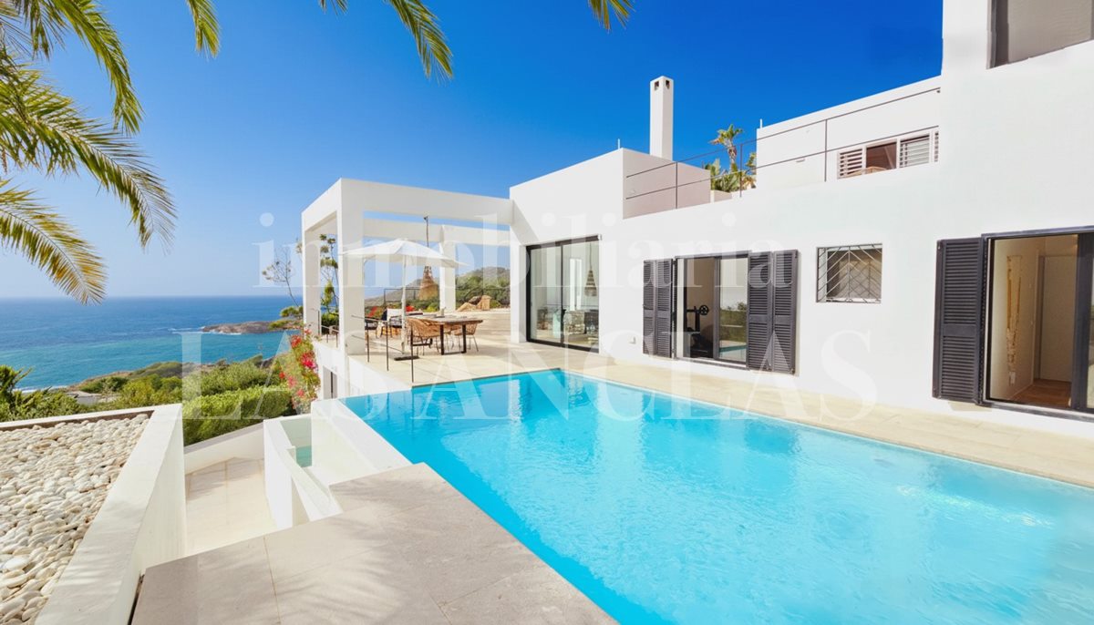 Ibiza Santa Eulalia - Villa im mediterranen Stil mit Erweiterungsprojekt und 180º-Panoramablick im Verkauf