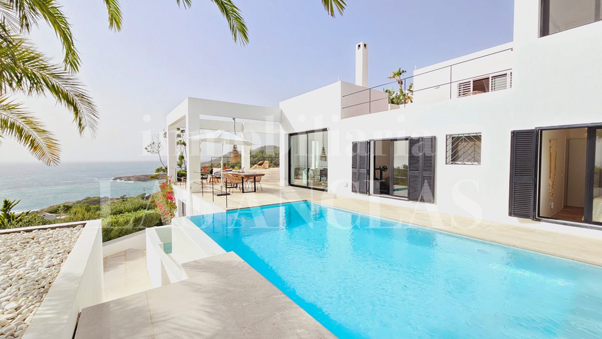 Ibiza cerca campo de golf - Excelente villa con licencia de ampliación y vistas de 180º al mar y a la costa en venta