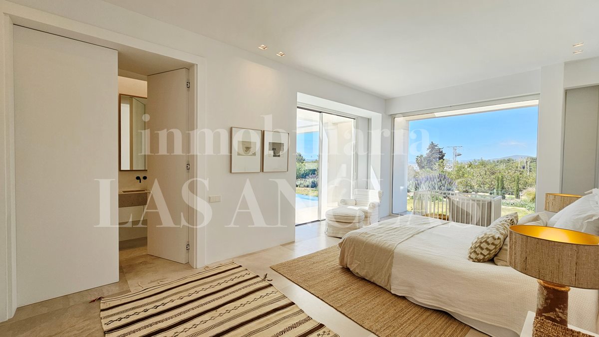 Ibiza Talamanca - Imposante Villa mit exklusiver Architektur, Designergarten und Blick auf die Altstadt im Verkauf