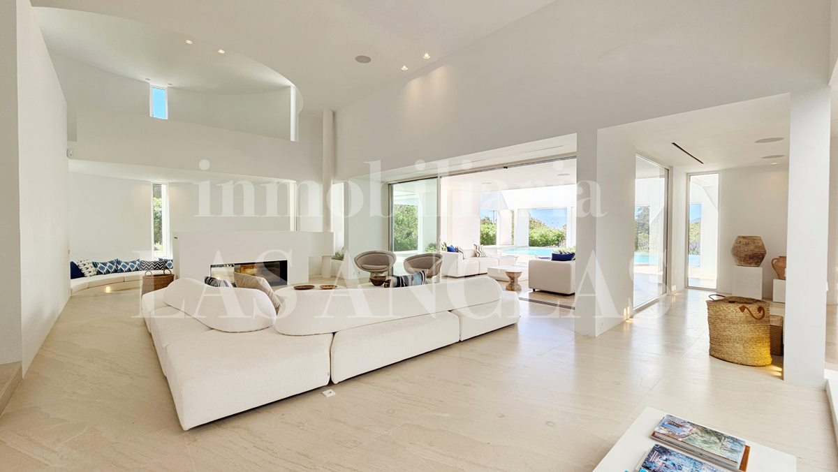 Ibiza Talamanca - Sublime villa of exclusive architecture with design garden and views to the old town à vendre