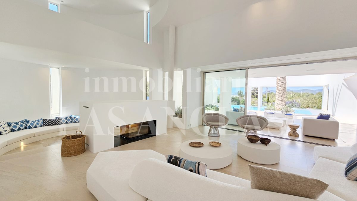 Ibiza Talamanca - Imposante Villa mit exklusiver Architektur, Designergarten und Blick auf die Altstadt im Verkauf