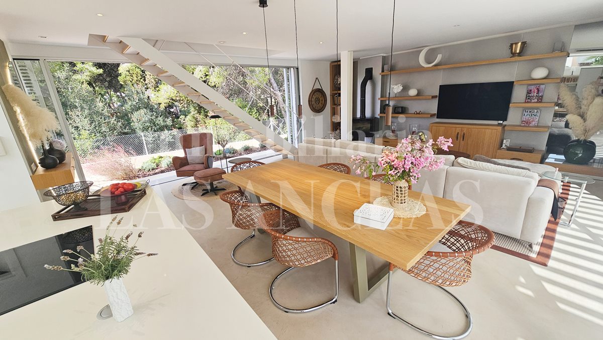 Ibiza Cala Llenya - Stylish villa with guest house just a few meters from the beach for sale