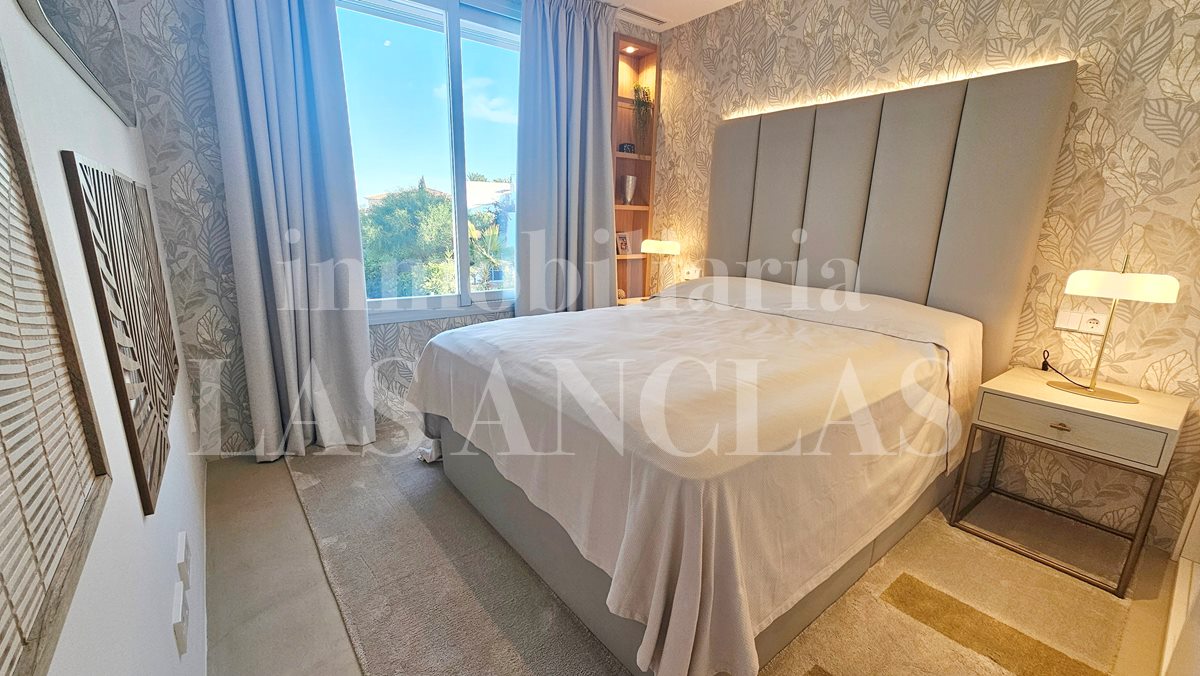 Ibiza Cala Llenya - Stilvolle Villa mit Gästehaus nur wenige Meter vom Strand entfernt im Verkauf