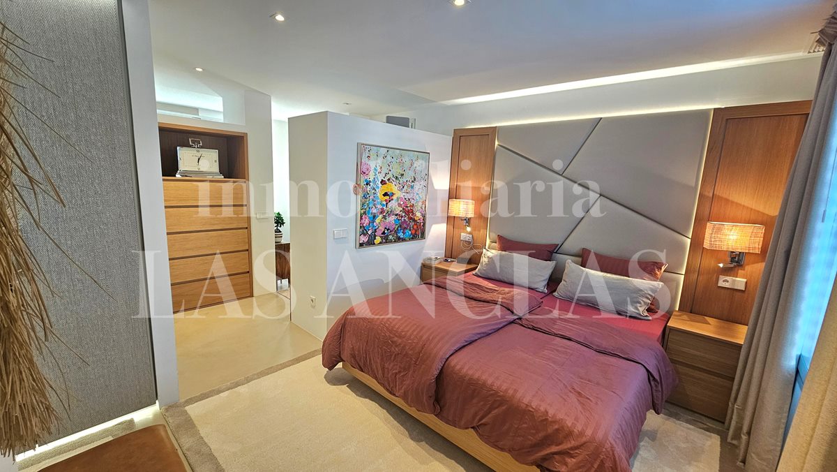 Ibiza Cala Llenya - Luminosa y elegante villa con casa de invitados andando a la playa en venta
