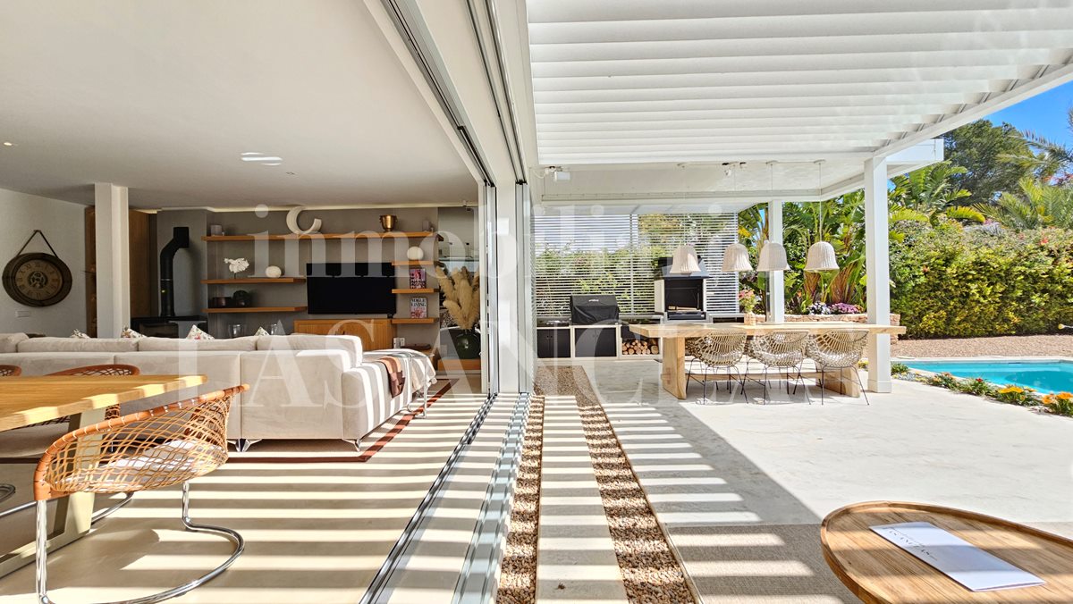 Ibiza Cala Llenya - Bright and airy low-maintenance summer house close to the beach for sale