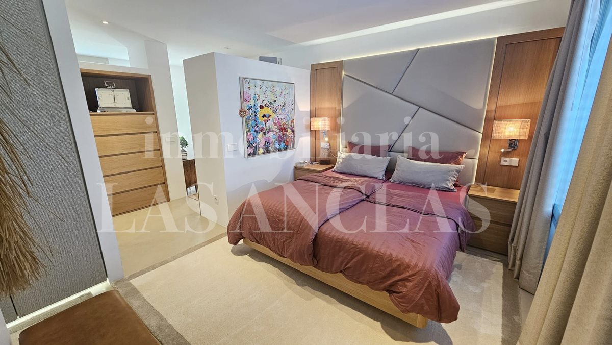 Ibiza Cala Llenya - Luminosa y elegante villa con casa de invitados andando a la playa en venta