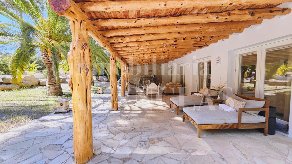 Ibiza Es Cubells - Estilosa villa con acogedoras zonas al aire libre en un lugar privado en venta